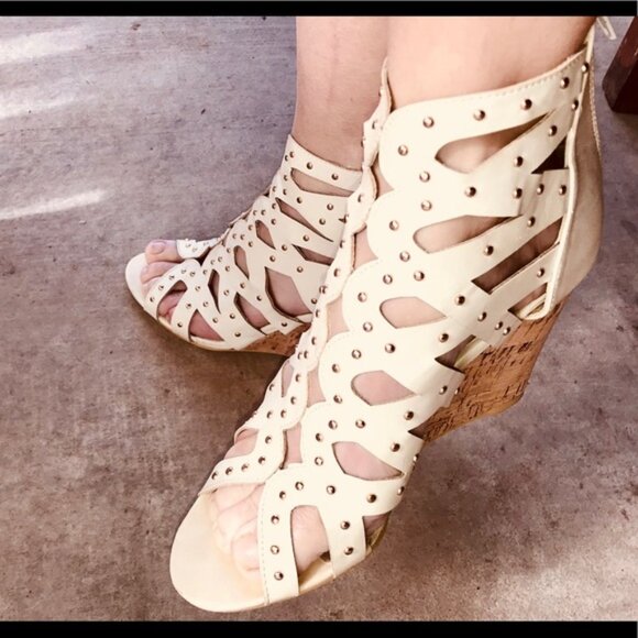Pink Key Rose Gold Studded White Wedges - Picture 4 of 6